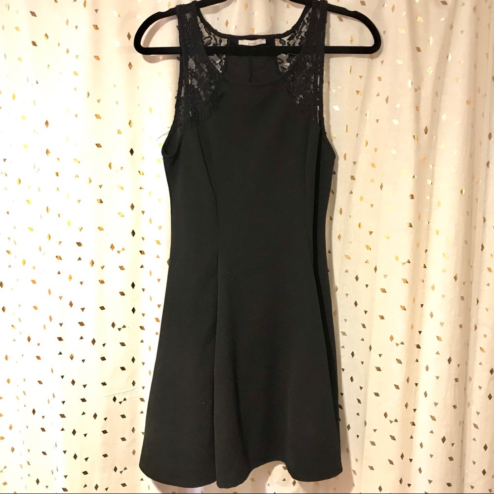 BLACK LACE DETAILING DRESS